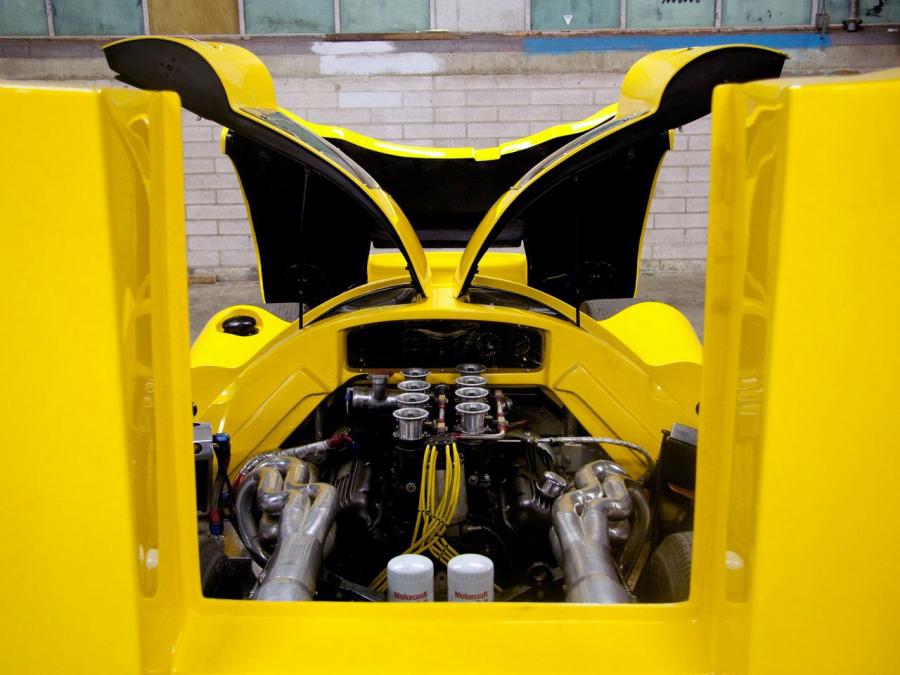 Моторный отсек Lola T70 (Mk III) 1967 года  (фото 4 из 22)